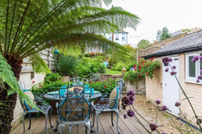 Seafront Apartment Private Garden & Free Parking